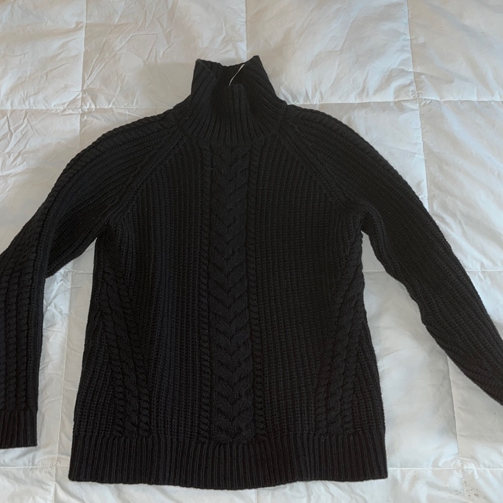 Lululemon black size 4 cable knit sweater